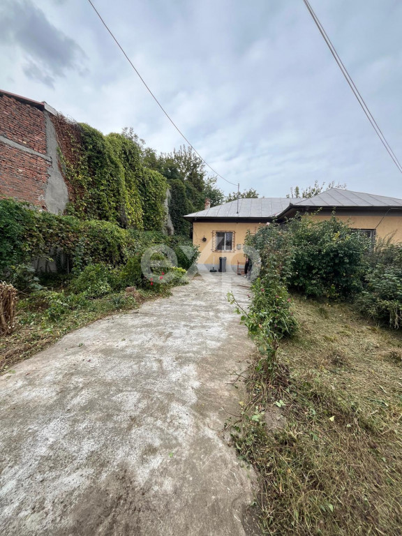 Casa pe parter 3 camere ingrijita curte si gradina Gaesti No