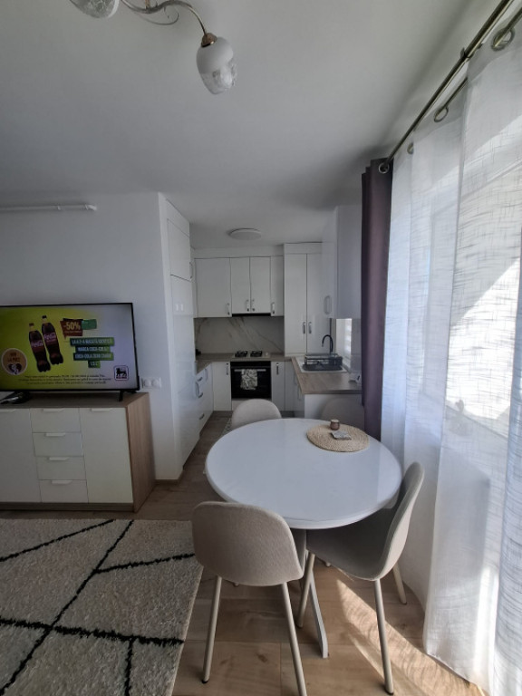 Apartament cu 2 camere, Str. Daliei, etaj 1