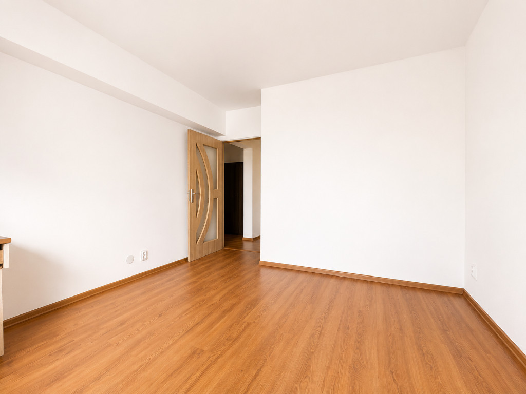 Apatament decomandat, 3 camere, spatios, zona Racadau!