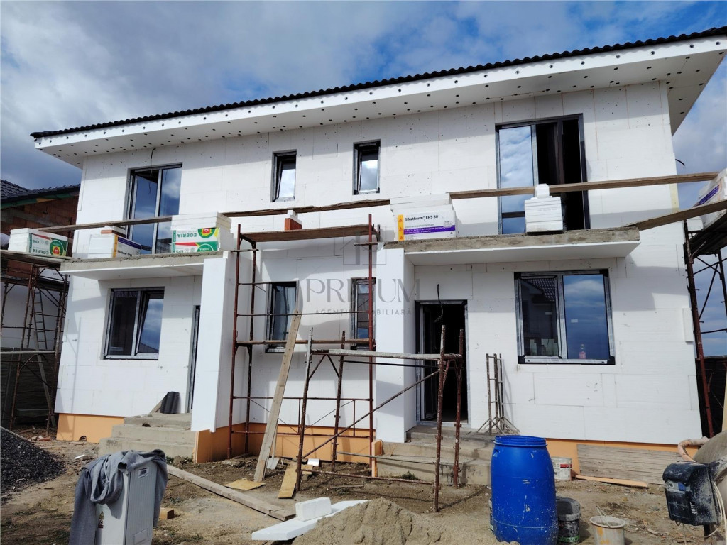 Duplex 4 camere - toate utilitatile - dormitor la parter