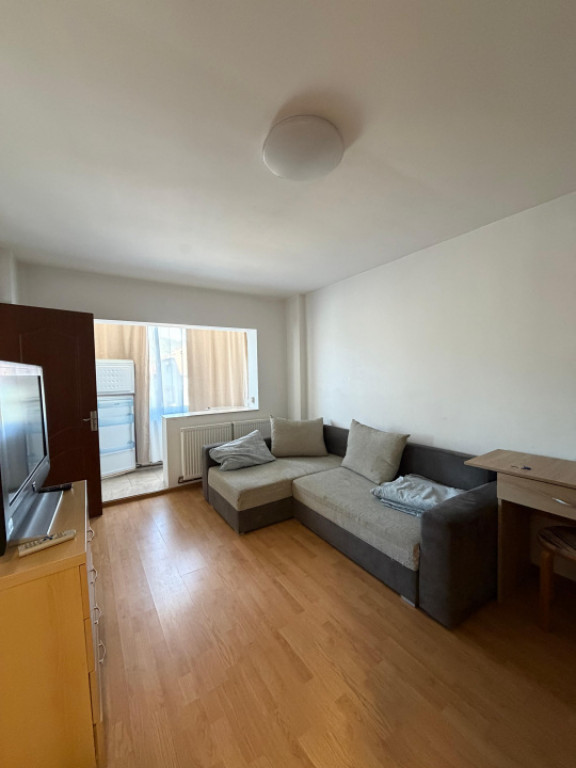 Garsonieră decomandată | 32 mp | Balcon închis | Zona Buc