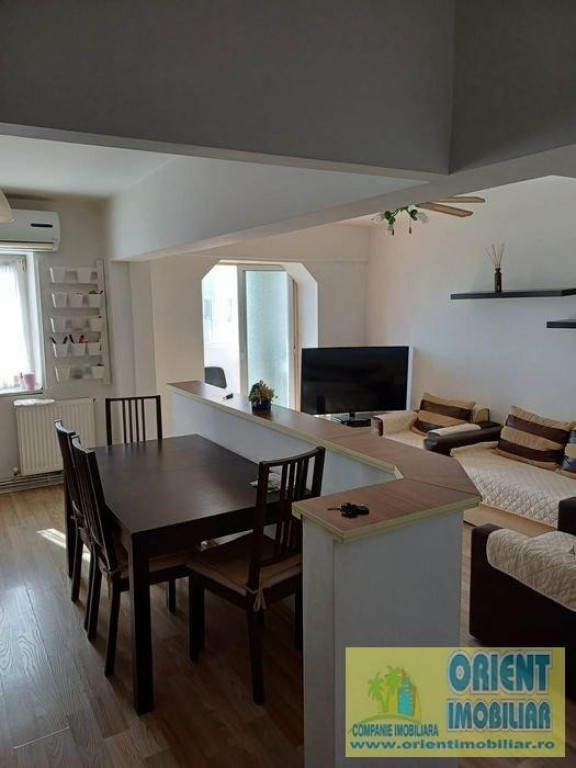 Cora, Bratianu, de inchiriat apartament 3 camere, mobilat, gaze