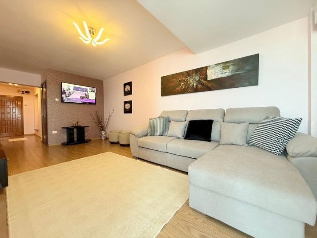 Apartament 3 camere de vanzare zona Faleza Nord