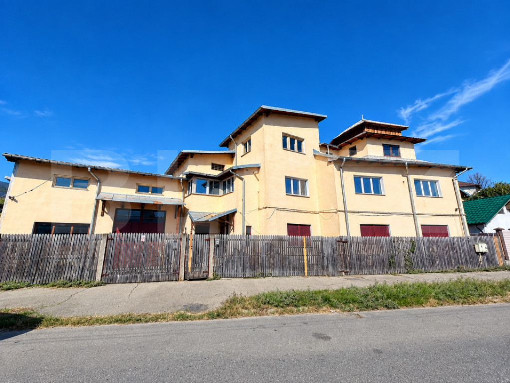 Spațiu comercial cu multiple încăperi, fost atelier, zon?