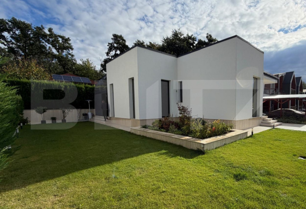 Vila arhitectura deosebita,exteriorul placat lemn marmura, Gageni