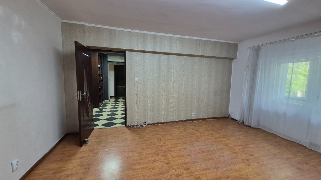 Ofer spre inchiriere apartament 3 camere Decebal