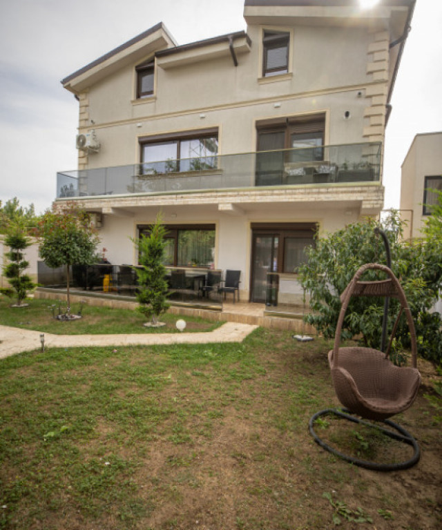 CASA P+1+M, situata in zona KAMSAS