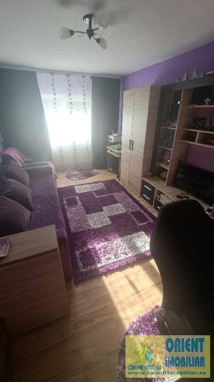 Poarta 6, de vanzare apartament 2 camere, decomandat, gaze