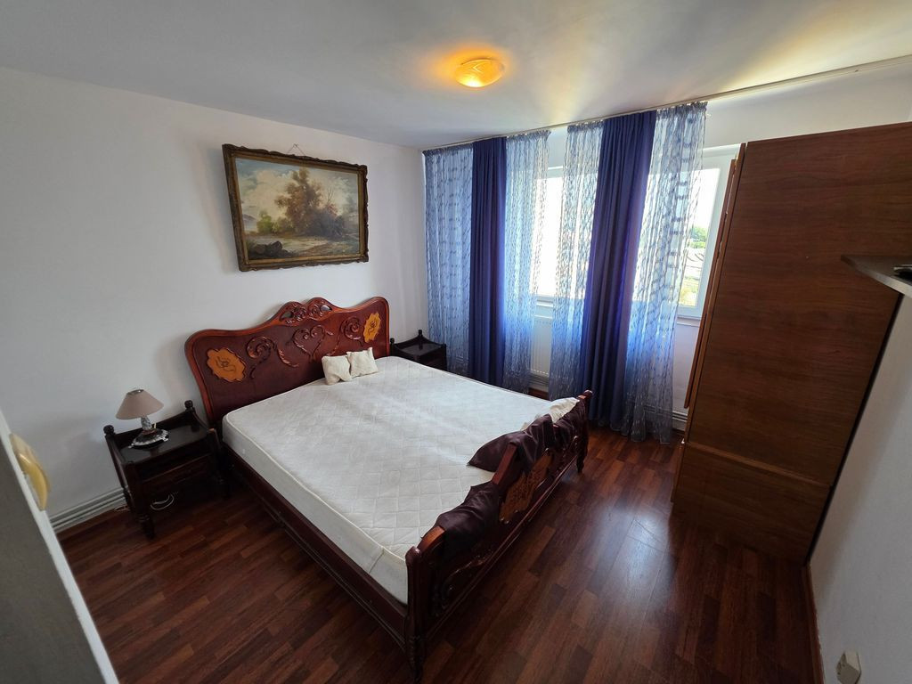 Apartament 2 camere transformat in 3 camere zona KM 4-5