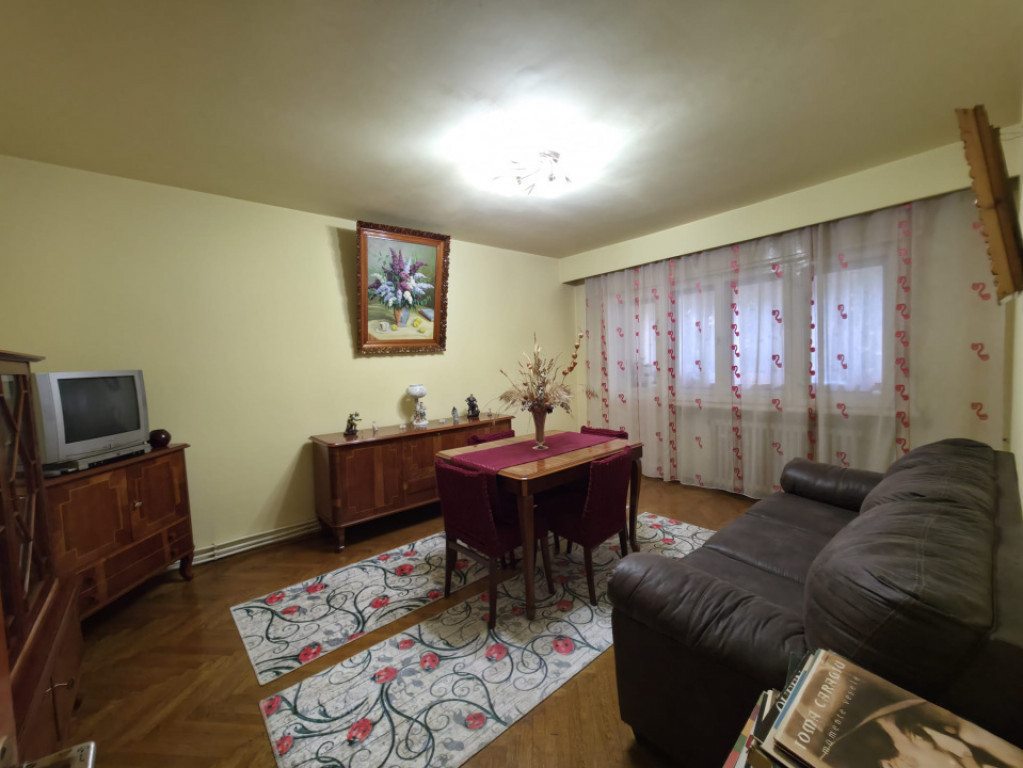 Apartament cu 4 camere, 85 mp, zona Centrala – Str. Moldov