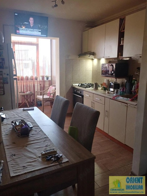 Anda, de vanzare apartament 2 camere, decomandat, gaze, mobilat