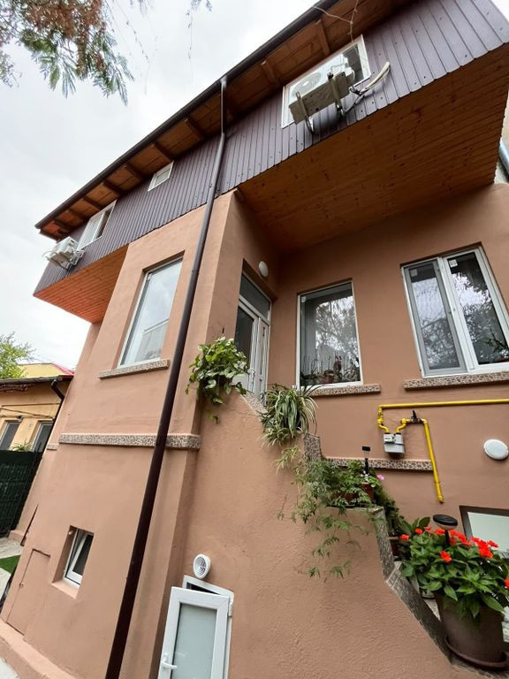 Casă 5 camere, 135 mp, zona Unirii, renovată