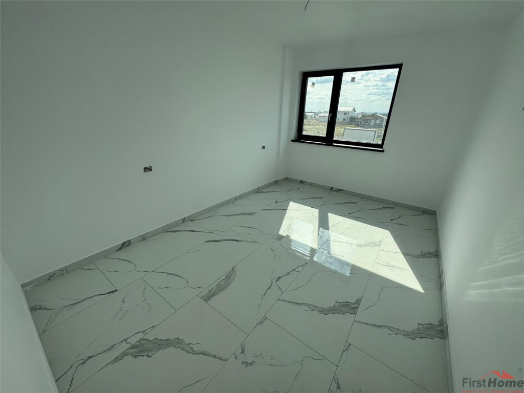 Apartament cu 3 camere de vânzare în zona Brailei