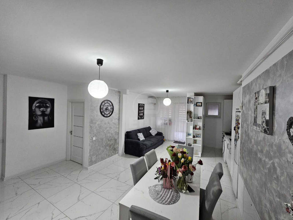 Apartament spațios de închiriat – 3 camere, terasă generoasă