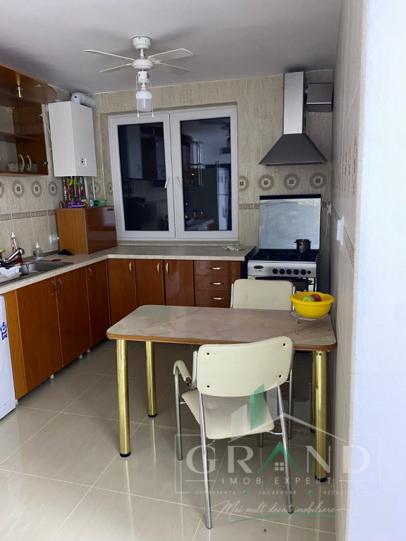 Apartament de Inchiriat : 2 Camere Decomandate | Etaj 2 | Gh