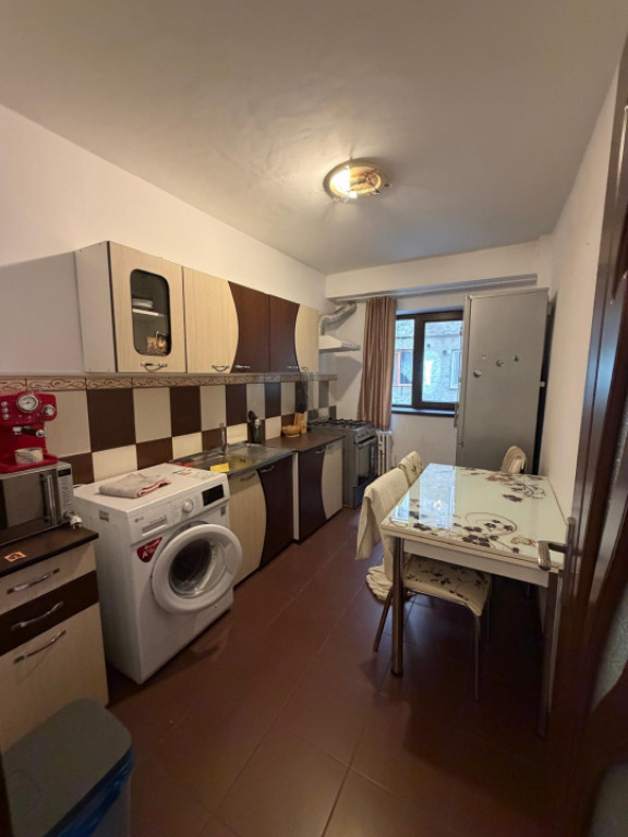 Apartament 3 camere , 70 mp, etaj 2, Radauti