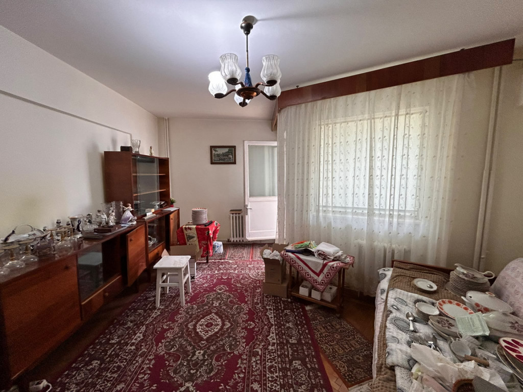 - Etaj 2 - Apartament 3 camere 96mp, zona Calarasilor.