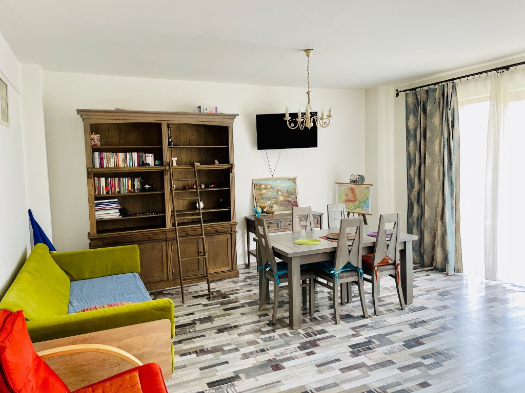 Proprietar – Vând apartament 3 camere în Găvana Platou