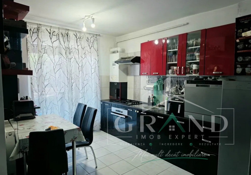 Apartament 3 camere de vanzare, Floresti