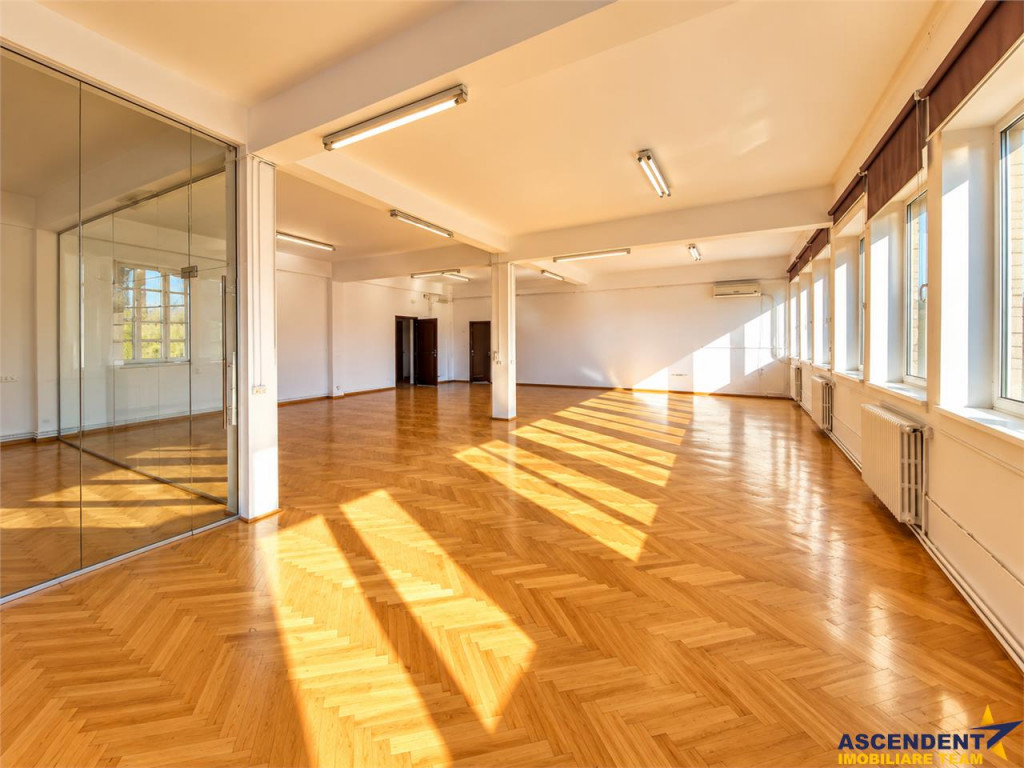 Spatiu birouri, cu 3 locuri parcare, Central, Brasov