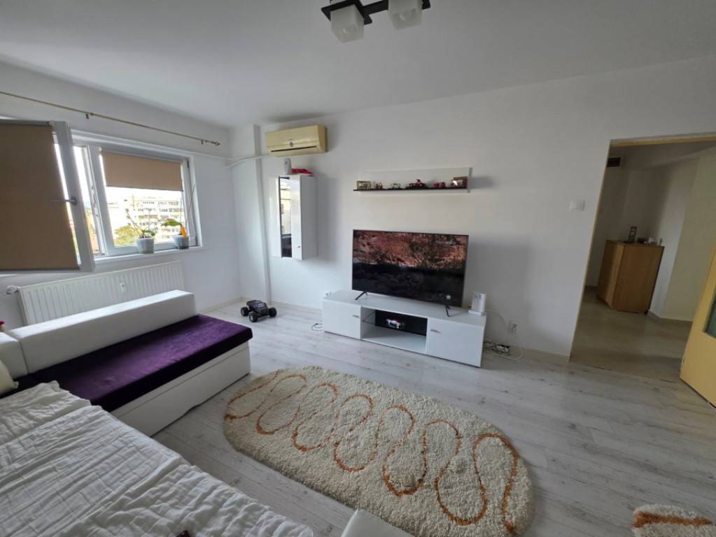 Apartament cu 3 camere de inchiriat - zona Republicii