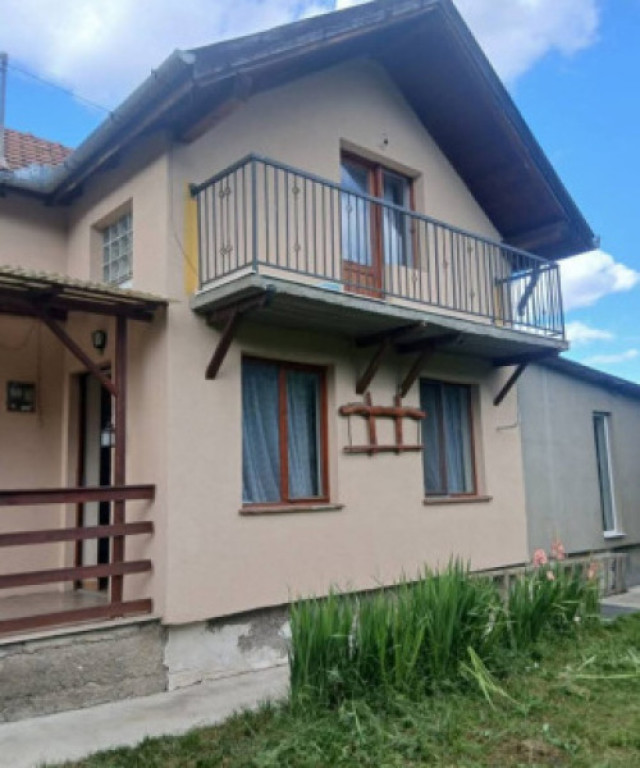 Casa 3 camere 150 mp si teren 550 mp in Luna de sus