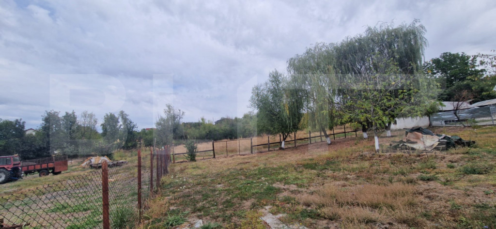 Teren intravilan 6850 mp, Simnicul de sus, sat Izvor