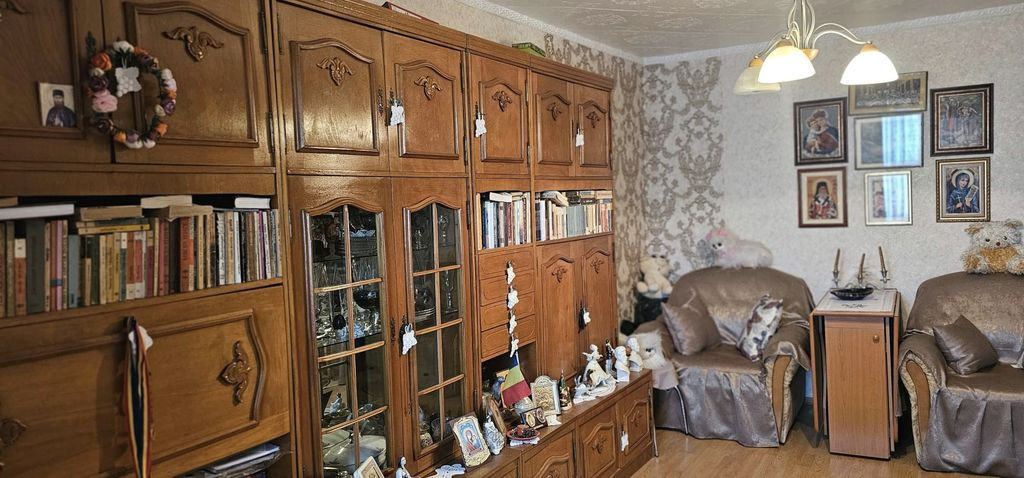 Apartament 2 camere de vanzare, IC Frimu, 57 mp, 2 balcoane, etaj 3/4