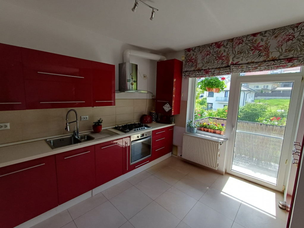 APARTAMENT 3 CAMERE,SPATIOS LUMINOS,UTILAT COMPLET