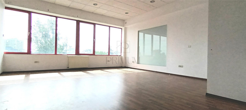 Spatiu birouri etaj 3 cu lift - Aradului
