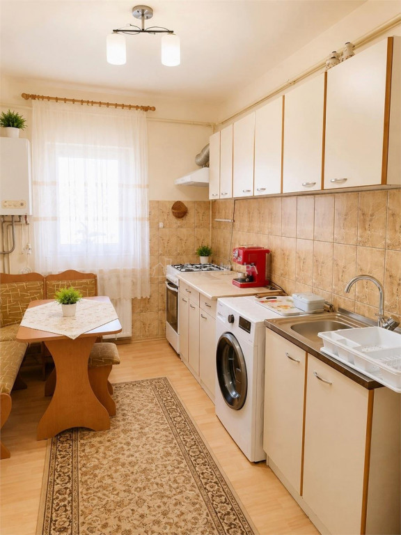 Oras Ulmeni Apartament 3 Camere Etaj 1 cu garaj si boxa