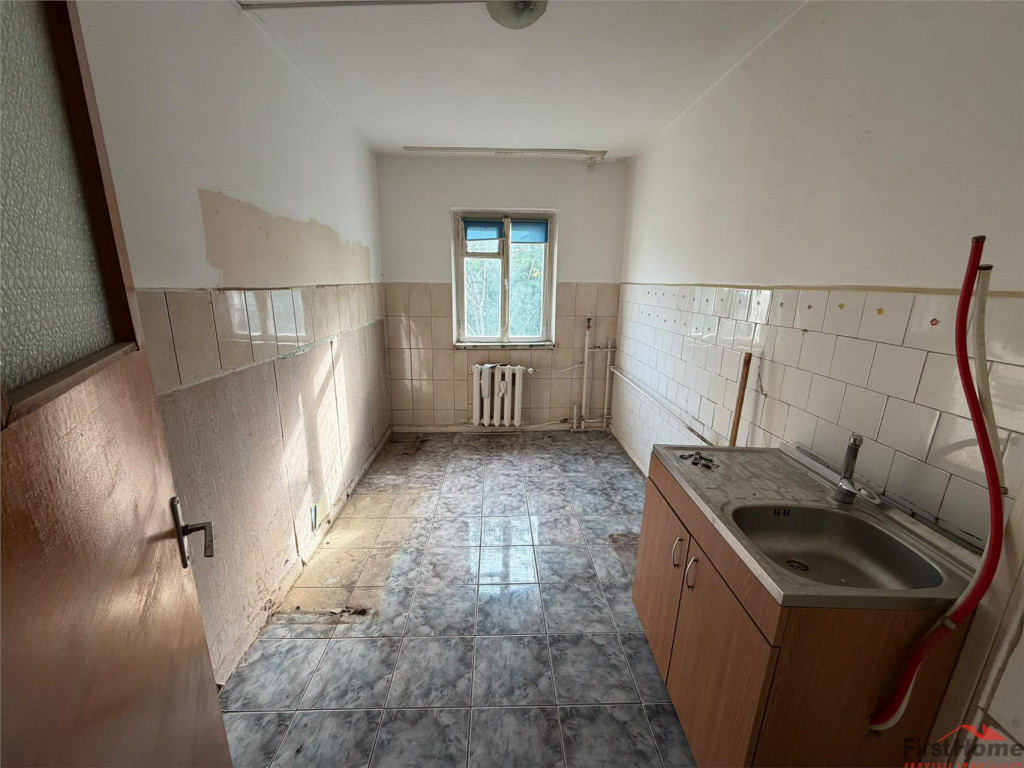 Apartament cu 2 camere de vânzare în zona Nord și loc de parcare