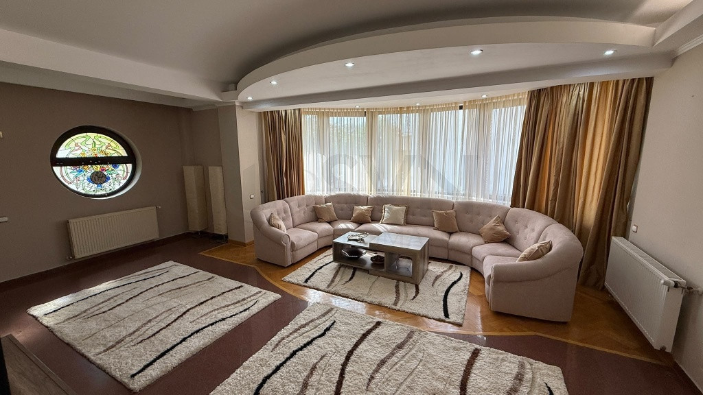 Apartament 4 camere terasДѓ, HerДѓstrДѓu