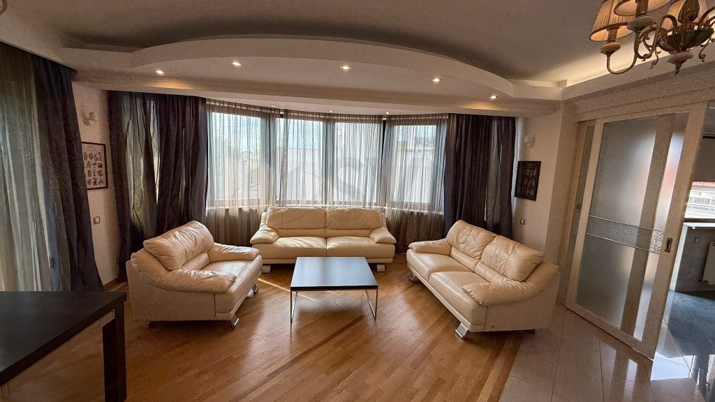 Apartament 4 camere terasДѓ, HerДѓstrДѓu