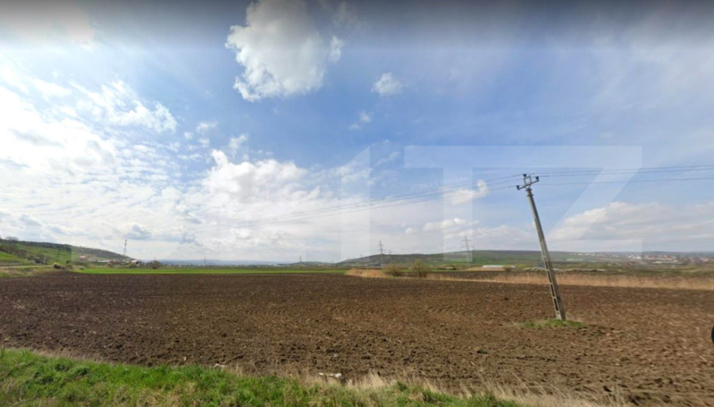 Blitz - Teren Apahida intravilan 5.800 mp, front de 133 m!