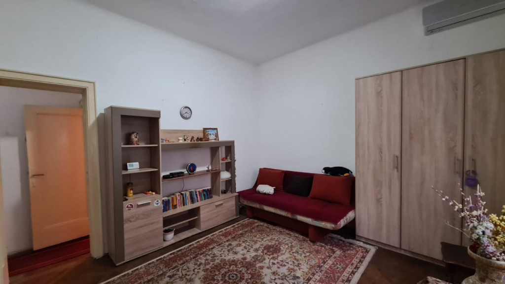 Vila parcul Tineretului- Sincai metrou-pentru 2 familii