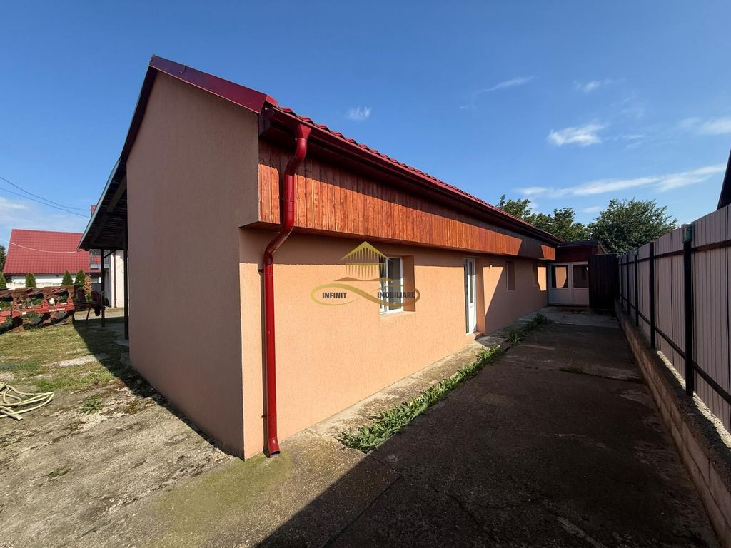 Casa de vanzare in Bacau Saucesti cu potential comercial