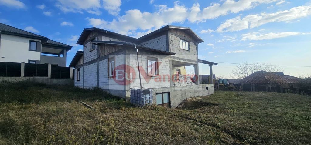 Casa la rosu Bariera Traian, teren 896 mp, COMISION 0%