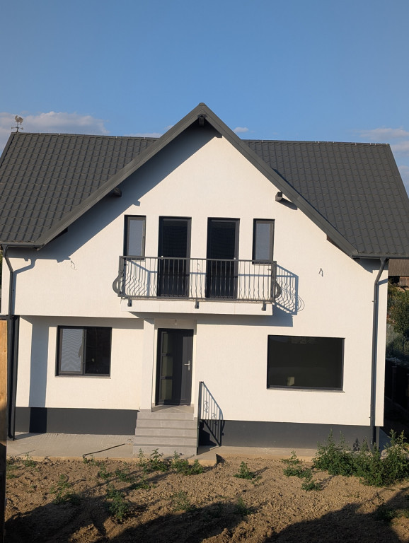 Casa noua Lilieci P+1, încălzire pardoseală , finisaje pr