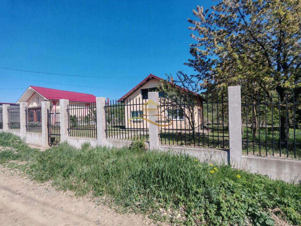 De vânzare: Casa noua si 1 ha teren la doar 30 minute de Bacău