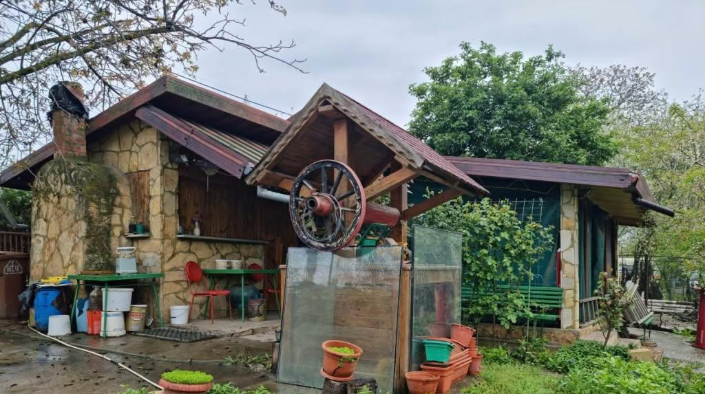 ZONA 9 MAI- CASA +TEREN INTRAVILAN SUPRAFATA 1751 MP, IESI
