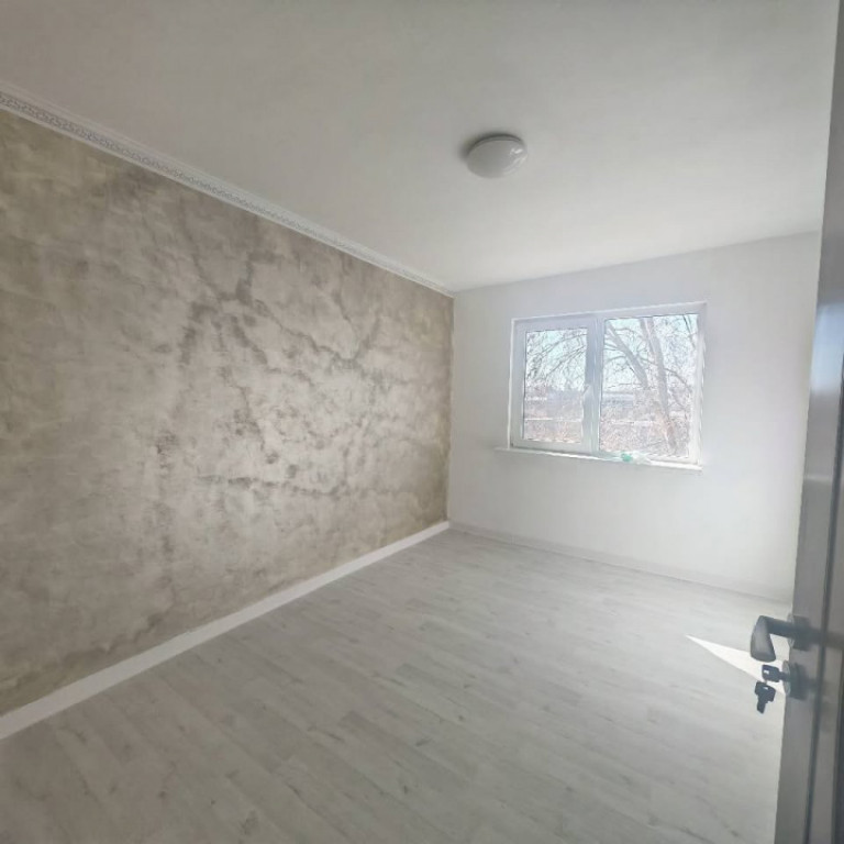 Alunisului- zona Marinarul, 2 camere, etaj 2, renovat