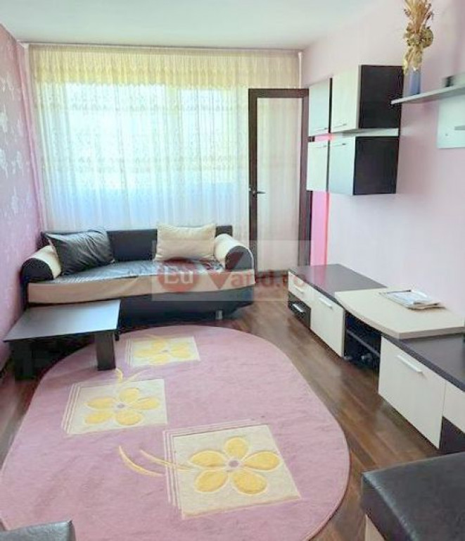 De vanzare apartament cu 3 camere, micro 38, et. 3, 63.000 euro