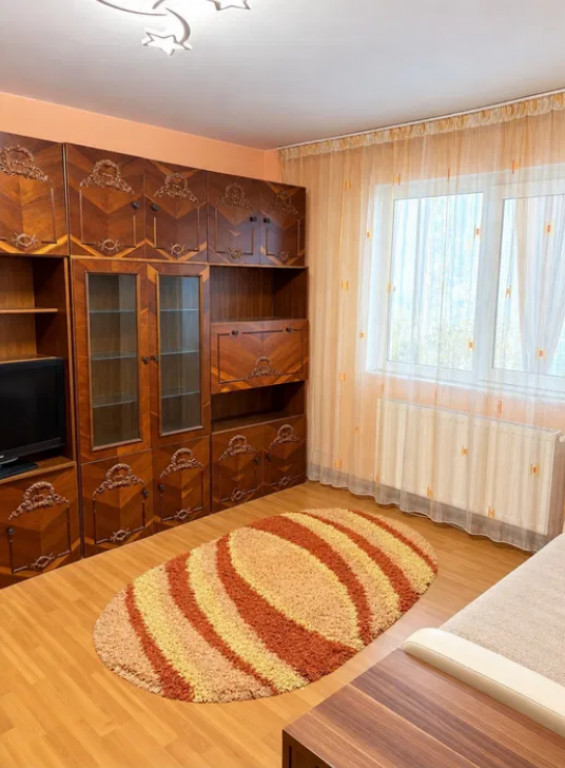 Apartament 2 camere, semidecomandat - zona Florilor