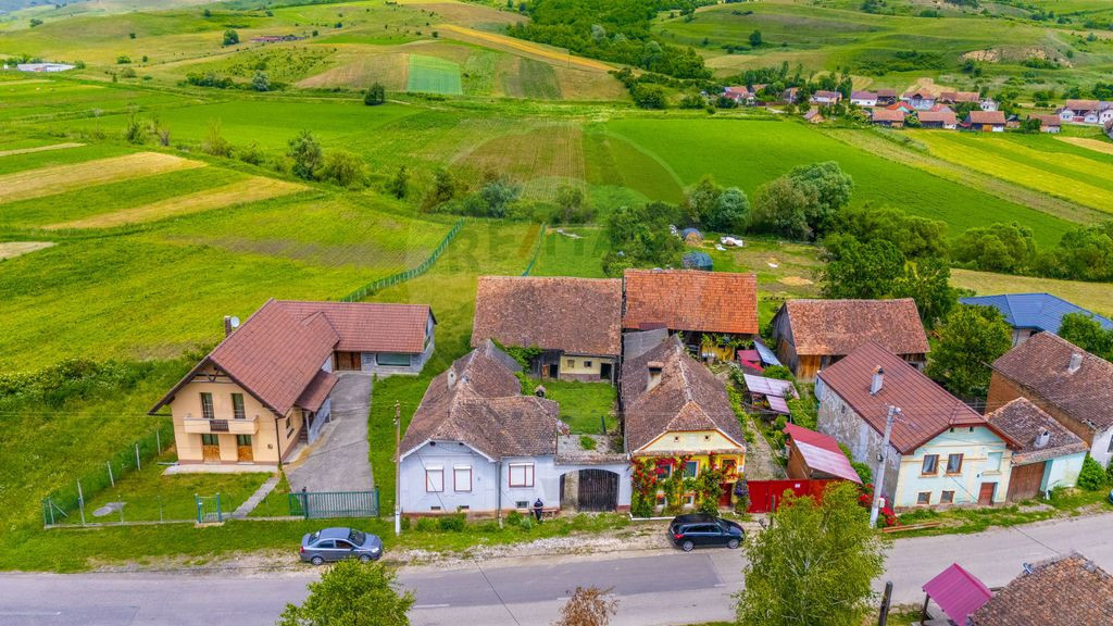 Casă tradițională cu teren de 1.995 mp în Jibert, | COMISION 0%