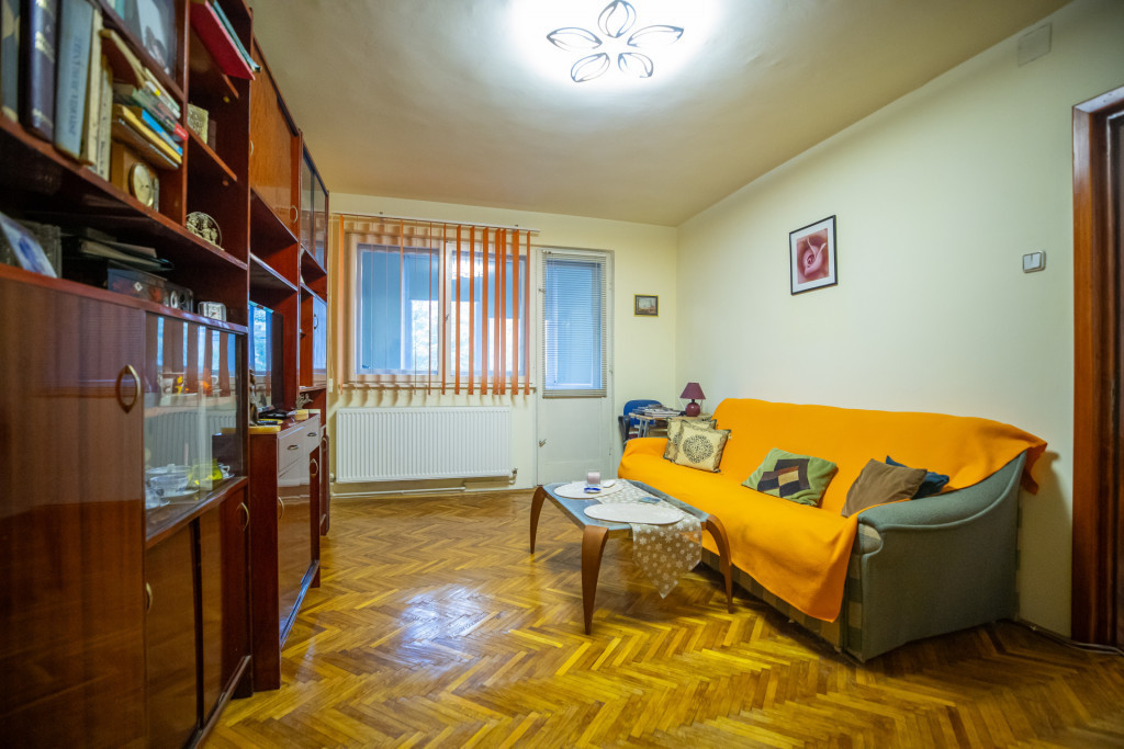 Apartament cu 3 camere decomandat de vânzare în Tomis Nord