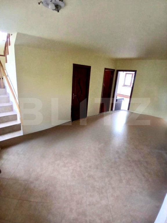 Casa P+M cu 5 camere si garaj, amplasate pe un teren de 650m