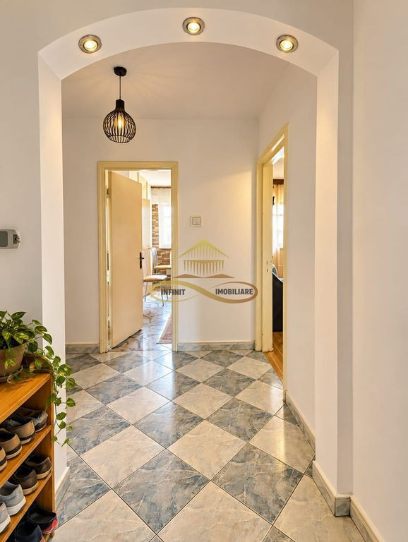 Apartament 3 camere decomandate, str.9 Mai