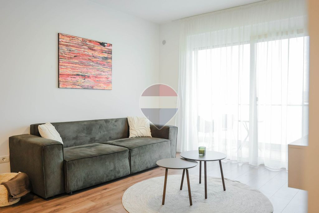 De vânzare apartament cu 2 camere și parcare - Grand Hill Residence