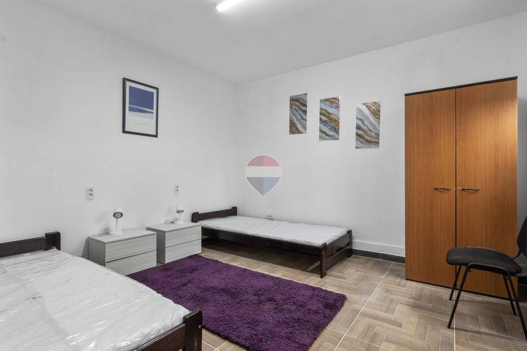 Spatiu de inchiriat cu 4 camere și 4 băi Zona Făt-Frumos
